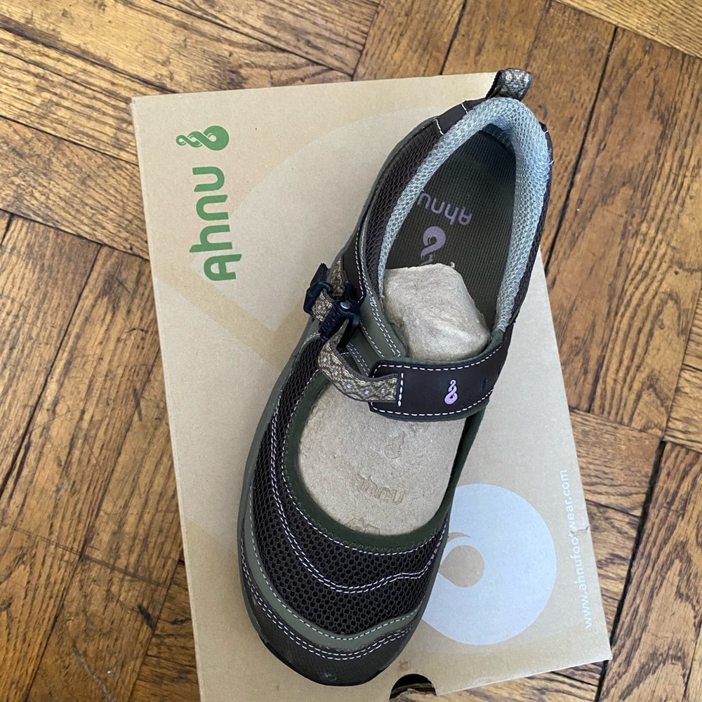 Ahnu brand